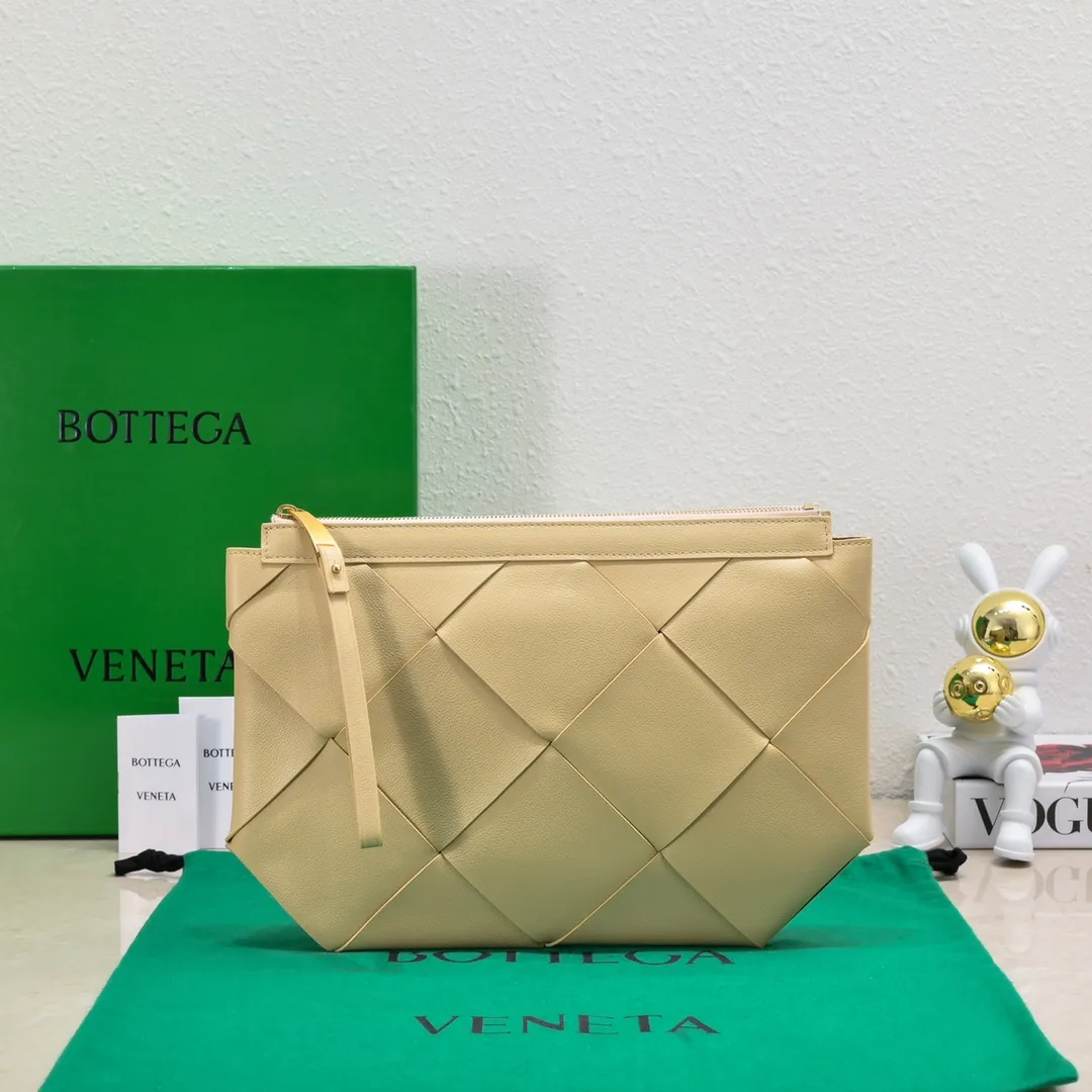 B's new lightweight shape-changing design handbag, suitable for both men and women, suitable for daily use, from small woven to large woven, simple and easy to wear, the leather has the best feel, a worth buying item, size 35*19*1cm [6689#]